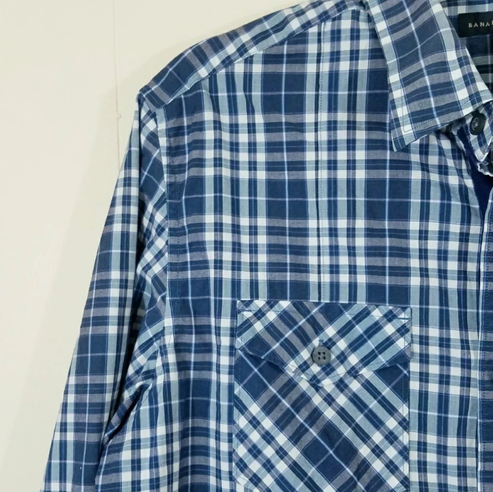 Banana Republic men's long sleeve Blue plaid Button Down shirt Men's size medium